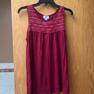 Women’s old navy maroon tank top